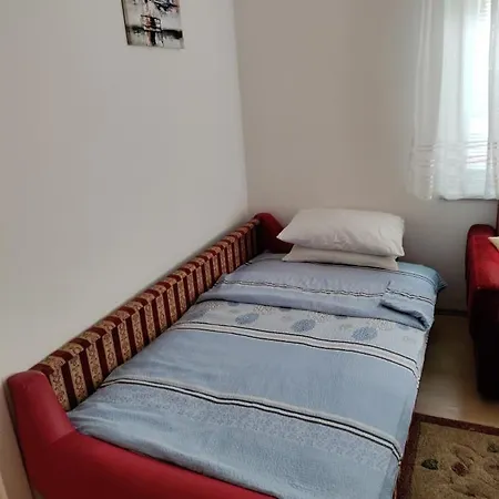 Apartman Garden Apartment *